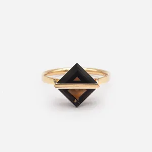 Band 10K Gold Ring w. Smoky Quartz