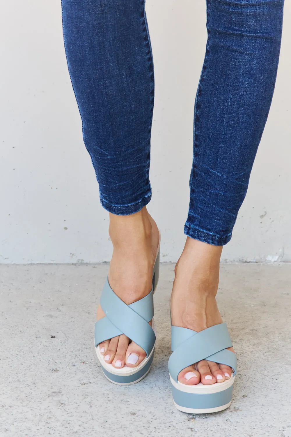 Contrast Platform Sandals in Misty Blue