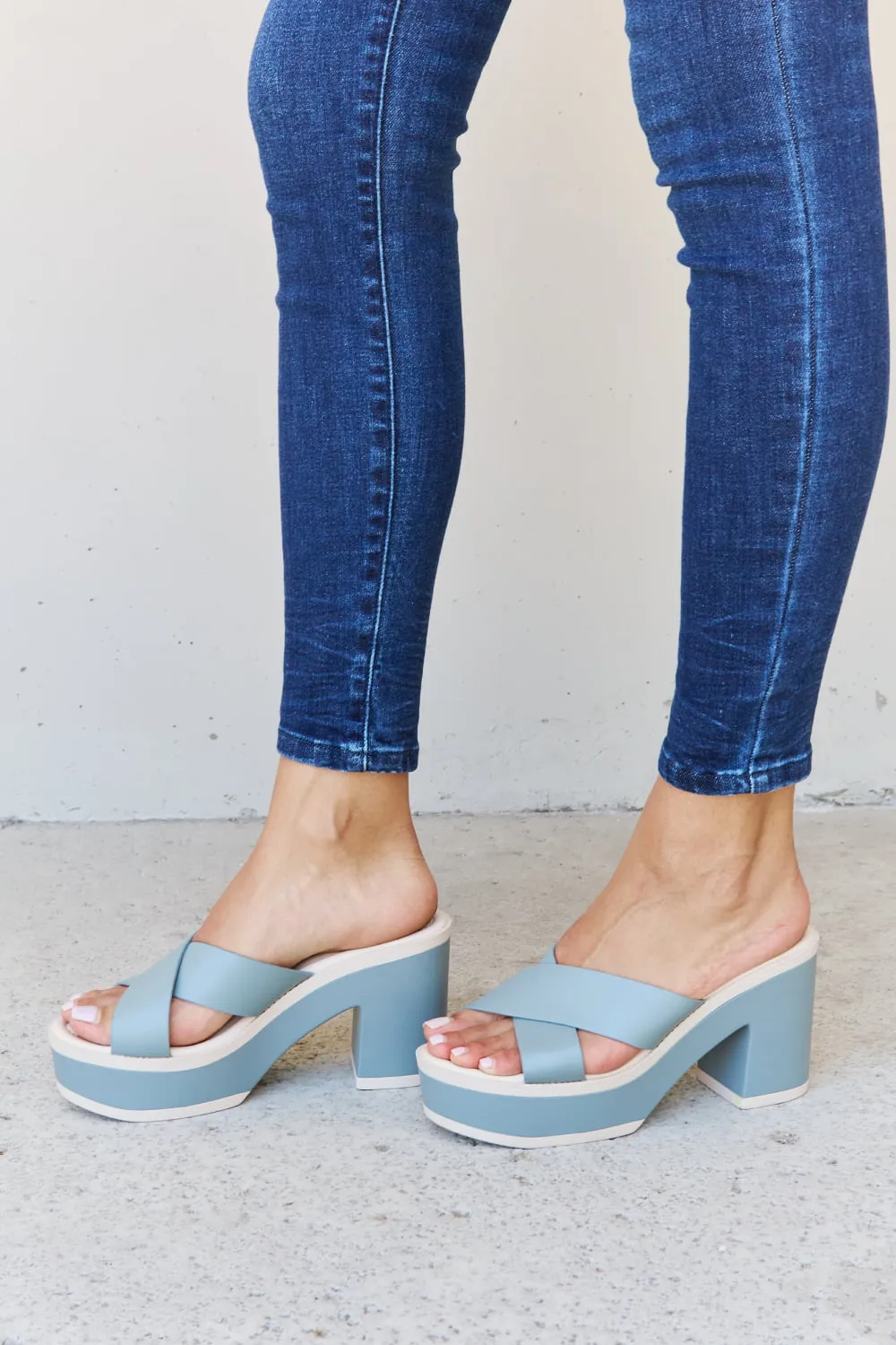 Contrast Platform Sandals in Misty Blue