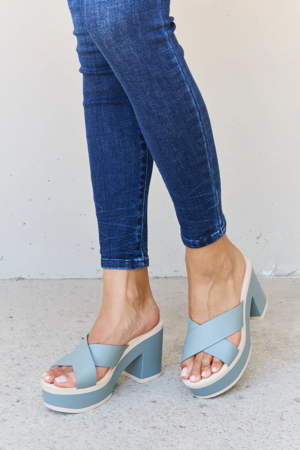 Contrast Platform Sandals in Misty Blue