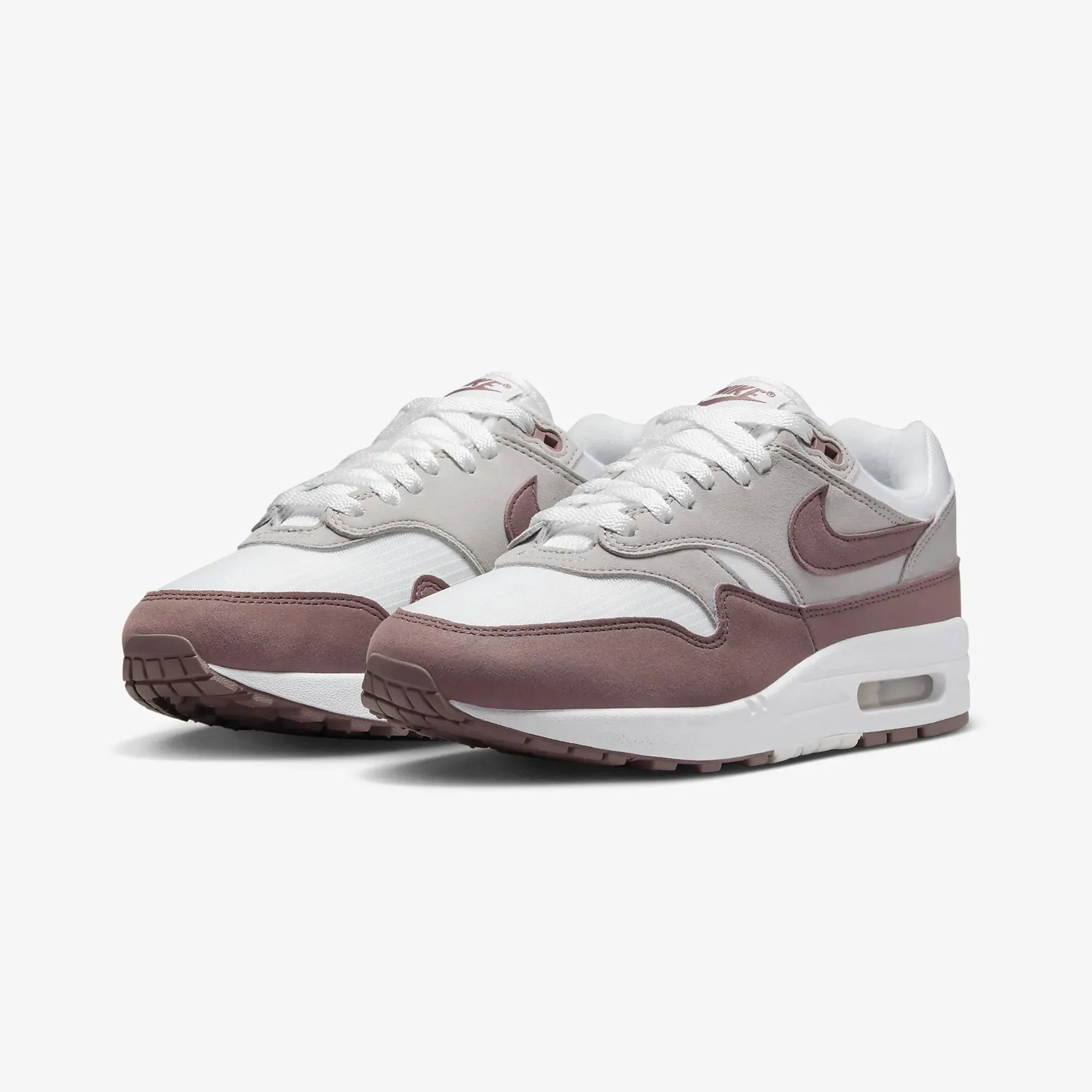 Nike | WMN'S AIR MAX 1  { SUMMIT WHITE/SMOKEY MAUVE-LT IRON ORE