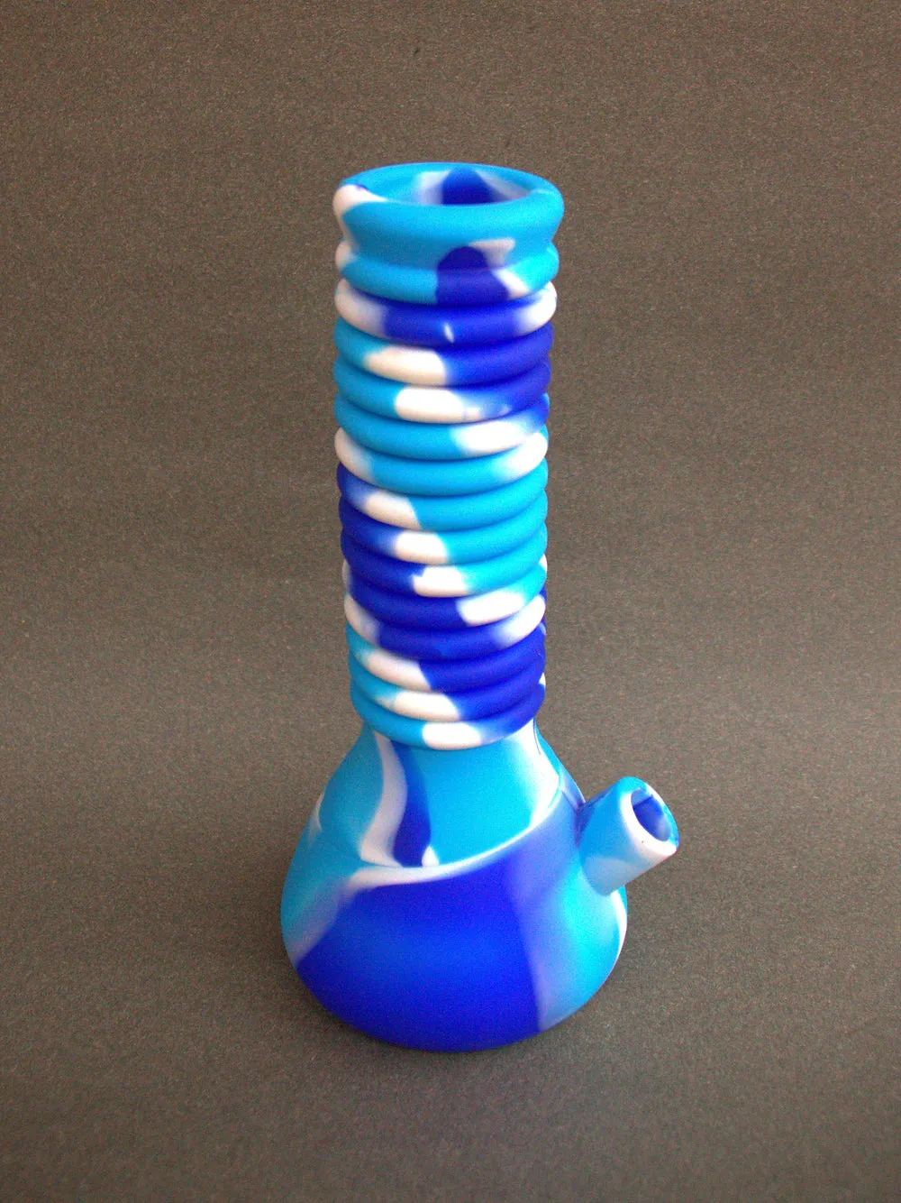 Skins Straw Extendable Silicone Bong